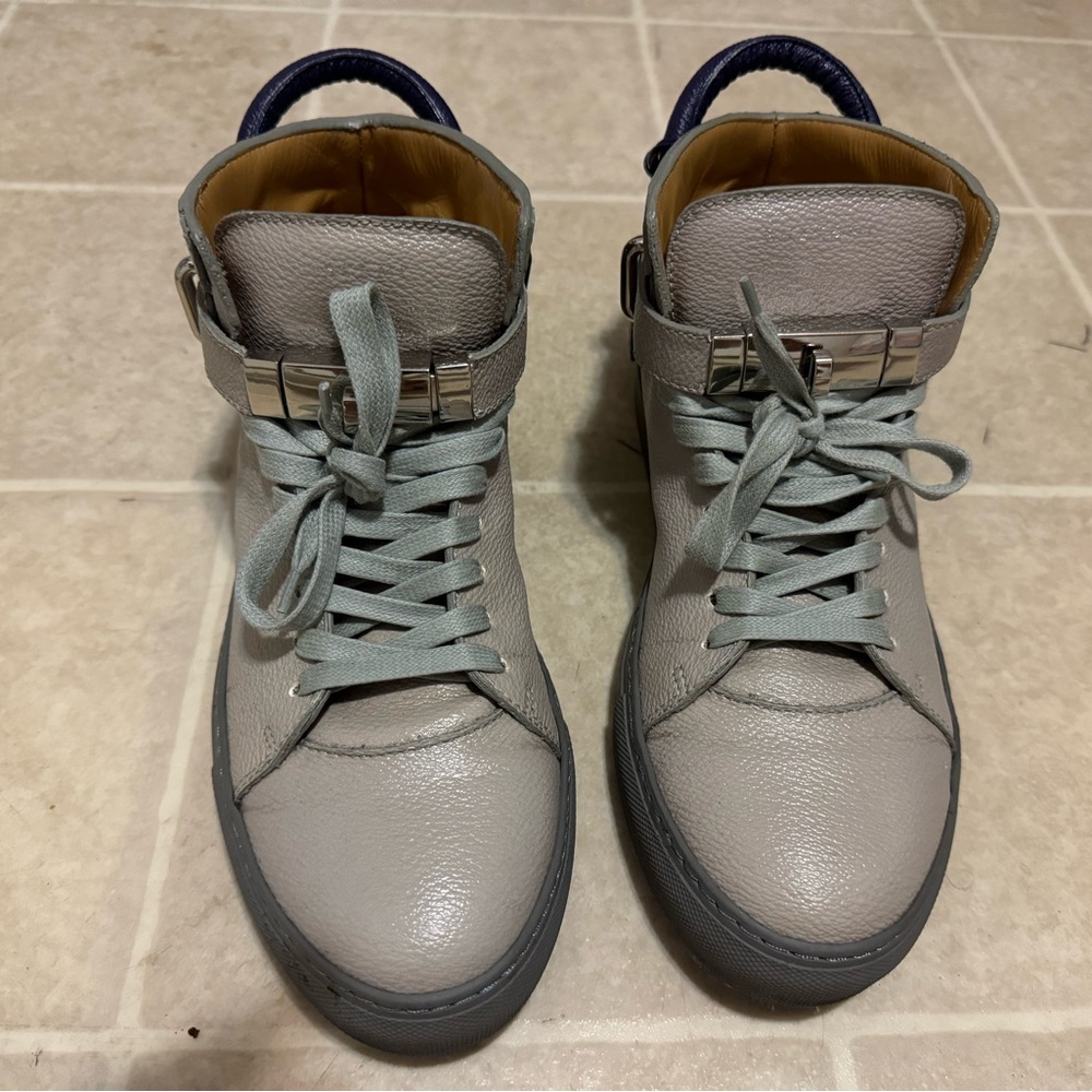 Rare Buscemi high tops with silver bands and locks in excellent condition